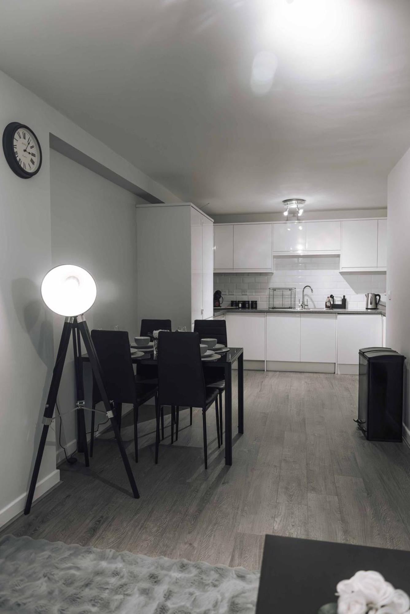 Stylish 2-Bed In Stratford Apartment ลอนดอน ภายนอก รูปภาพ